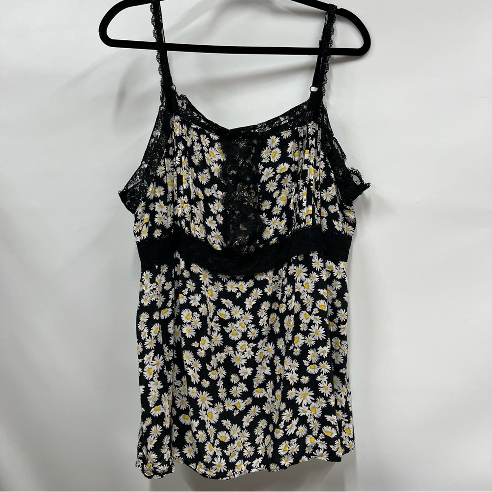 Torrid size 3 babydoll spaghetti strap tank Daisy lace FLAWED